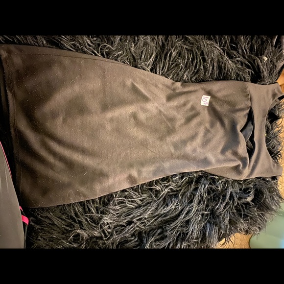 Dresses - Picture 7 of 8